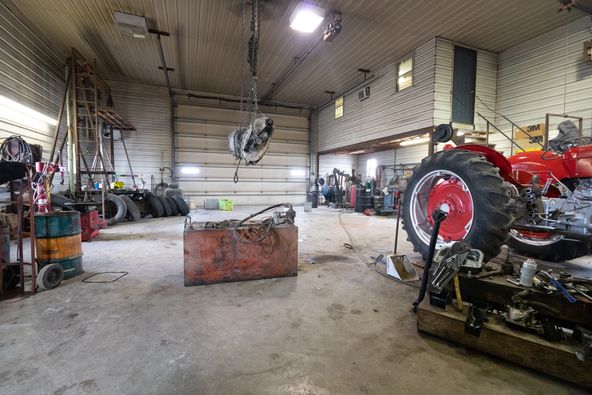 1975 County Road 1440, Moberly, MO 65270